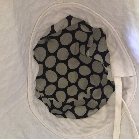 BUCKET HAT BLACK/WHITE EUC! - Picture 4 of 6